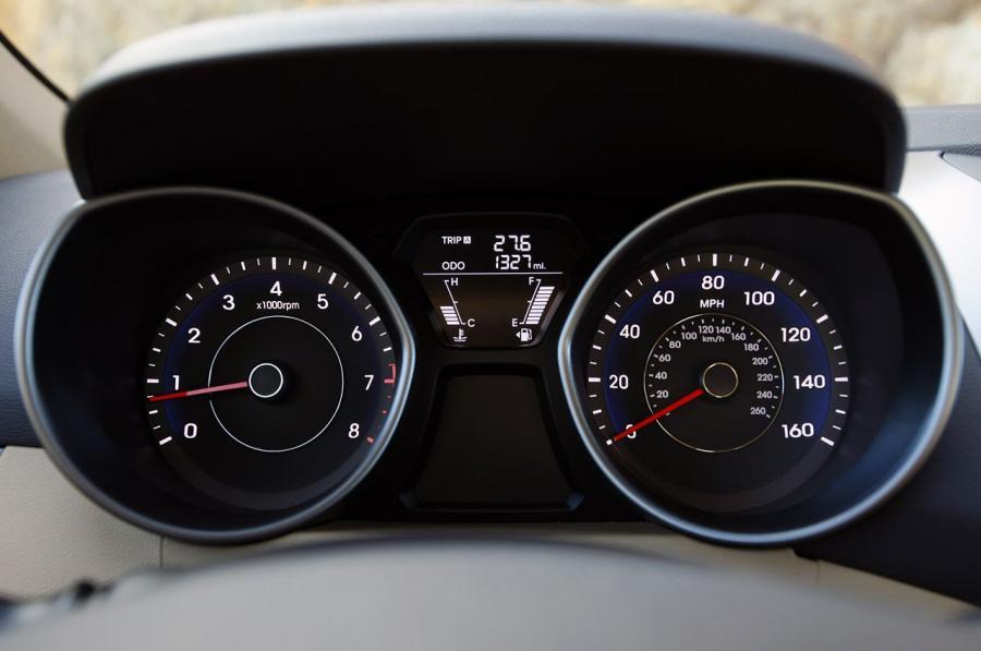  Hyundai Elantra 2011 года  (фото 43 из 144)
